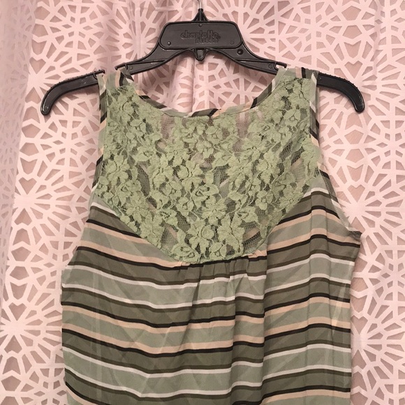 Green tank top - Picture 2 of 4
